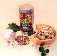 Knoblauchzehen in Kräutermarinade